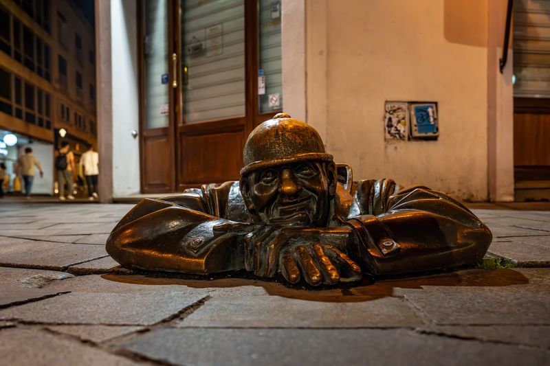 Čumil, Man at Work