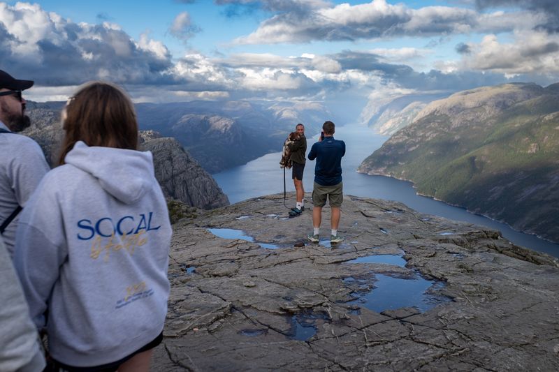Preikestolen paparazzi
